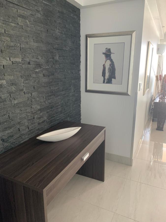 Stunning 2 Bedroom Ocean View Apartment Gold Coast Esterno foto